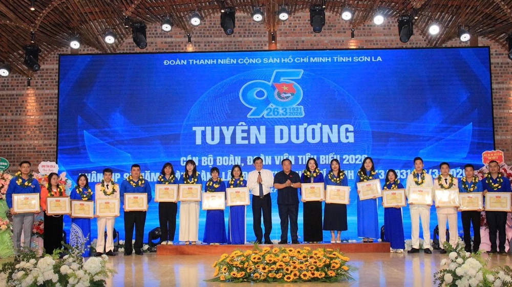 Sơn La tuyên dương 45 cán bộ đoàn, đoàn viên tiêu biểu - ảnh 2