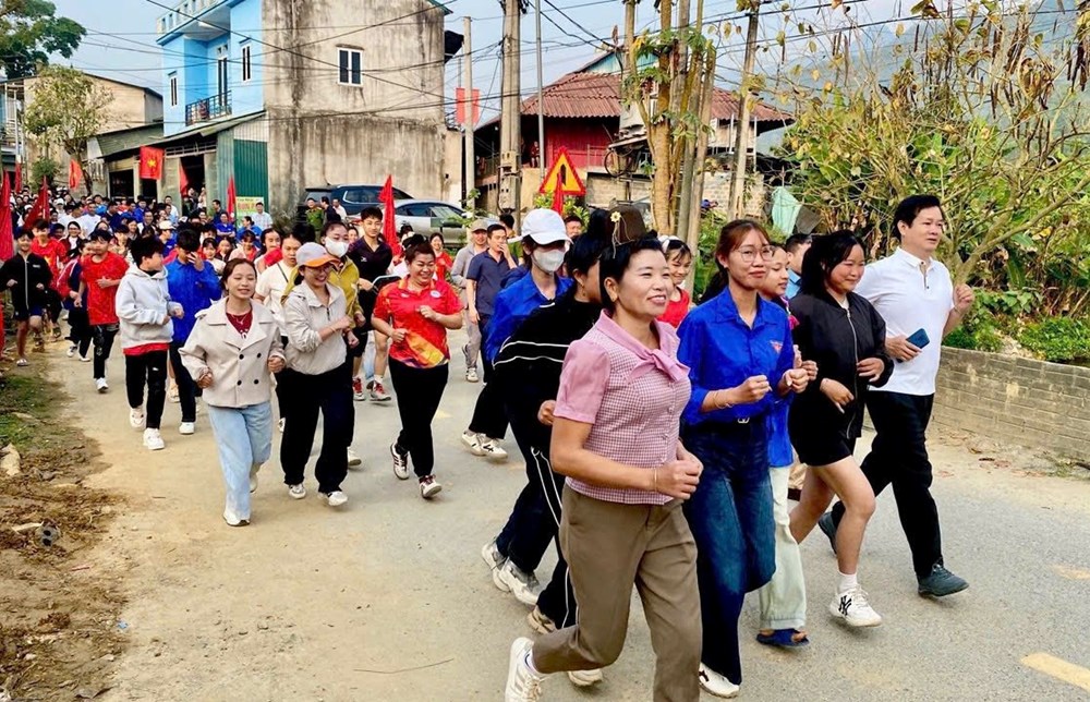 Ngày chạy Olympic tại Điện Biên thu hút  gần 23.000 người tham gia - ảnh 7