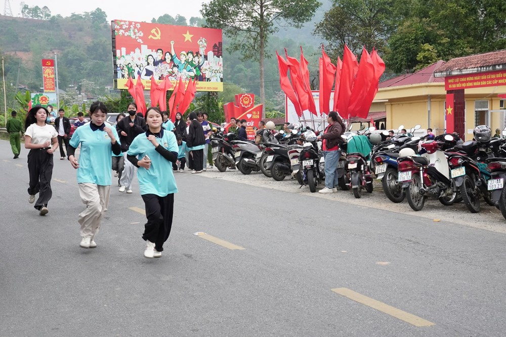 Ngày chạy Olympic tại Điện Biên thu hút  gần 23.000 người tham gia - ảnh 6