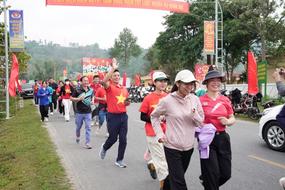 Ngày chạy Olympic tại Điện Biên thu hút  gần 23.000 người tham gia - ảnh 4