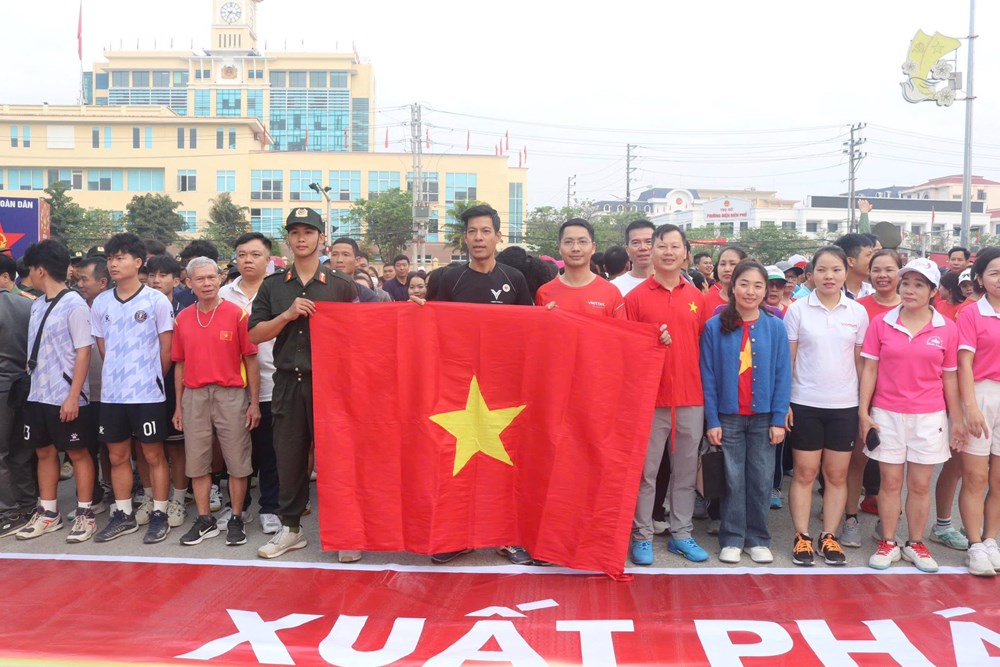 Ngày chạy Olympic tại Điện Biên thu hút  gần 23.000 người tham gia - ảnh 3