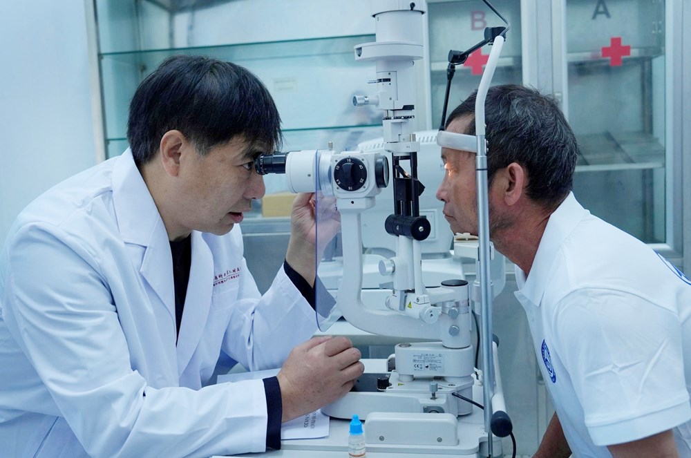  Phẫu thuật đục thủy tinh thể miễn phí cho 100 bệnh nhân có hoàn cảnh khó khăn  - ảnh 2