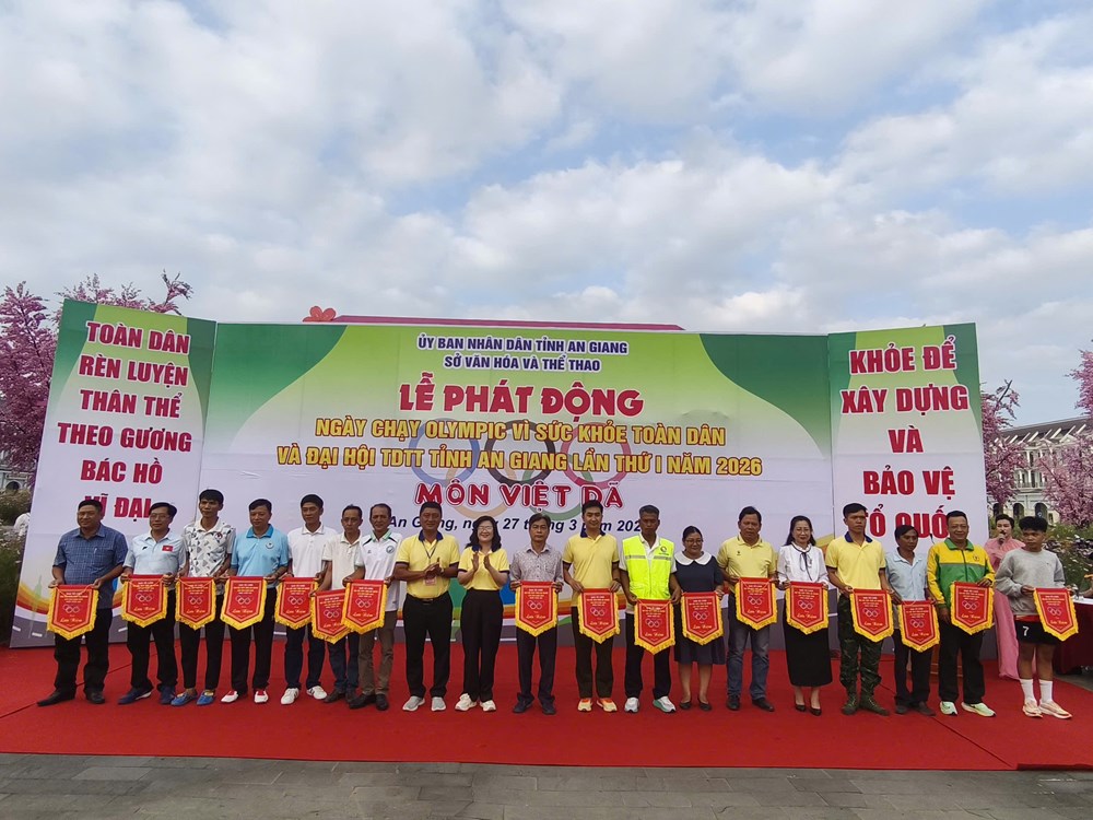 An Giang: Hơn 2.400 người tham gia Ngày chạy Olympic vì sức khỏe toàn dân - ảnh 2