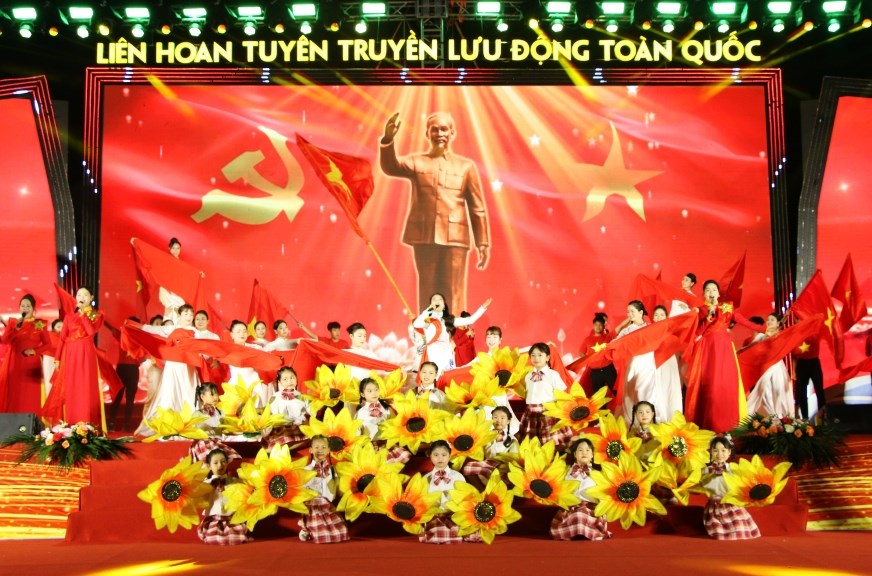Âm vang Đại hội Đảng và bầu cử lan tỏa từ Liên hoan tuyên truyền - ảnh 1