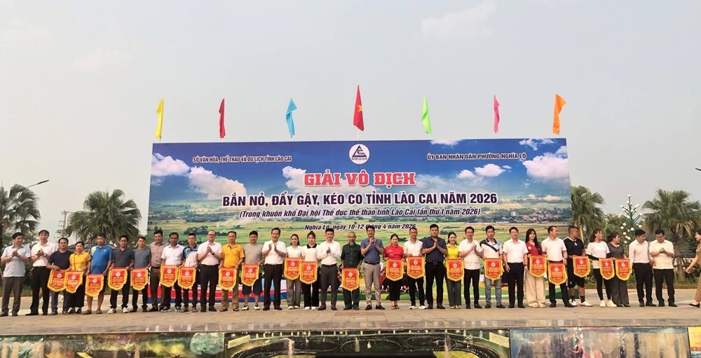 Hơn 400 VĐV tham gia Giải vô địch bắn nỏ, đẩy gậy, kéo co tỉnh Lào Cai 2026 - ảnh 1