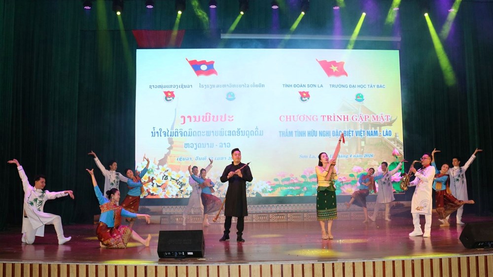 Gặp mặt gần 1.000 lưu học sinh Lào nhân dịp Tết cổ truyền Bunpimay - ảnh 1