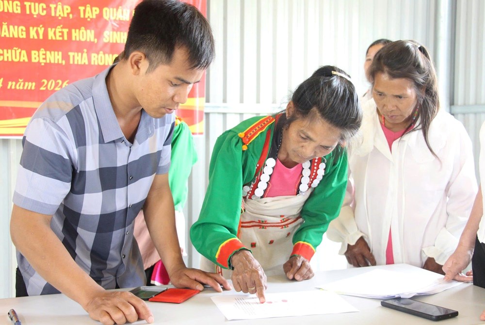 Người Mảng cam kết xóa bỏ hủ tục lạc hậu, xây dựng đời sống văn minh - ảnh 2