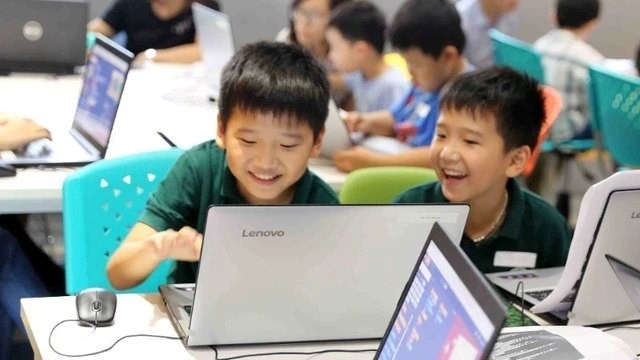 Bảo vệ và hỗ trợ trẻ em phát triển trên môi trường mạng - ảnh 1