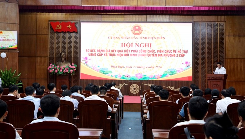 Khen thưởng 36 công chức, viên chức biệt phái về công tác tại cơ sở - ảnh 1