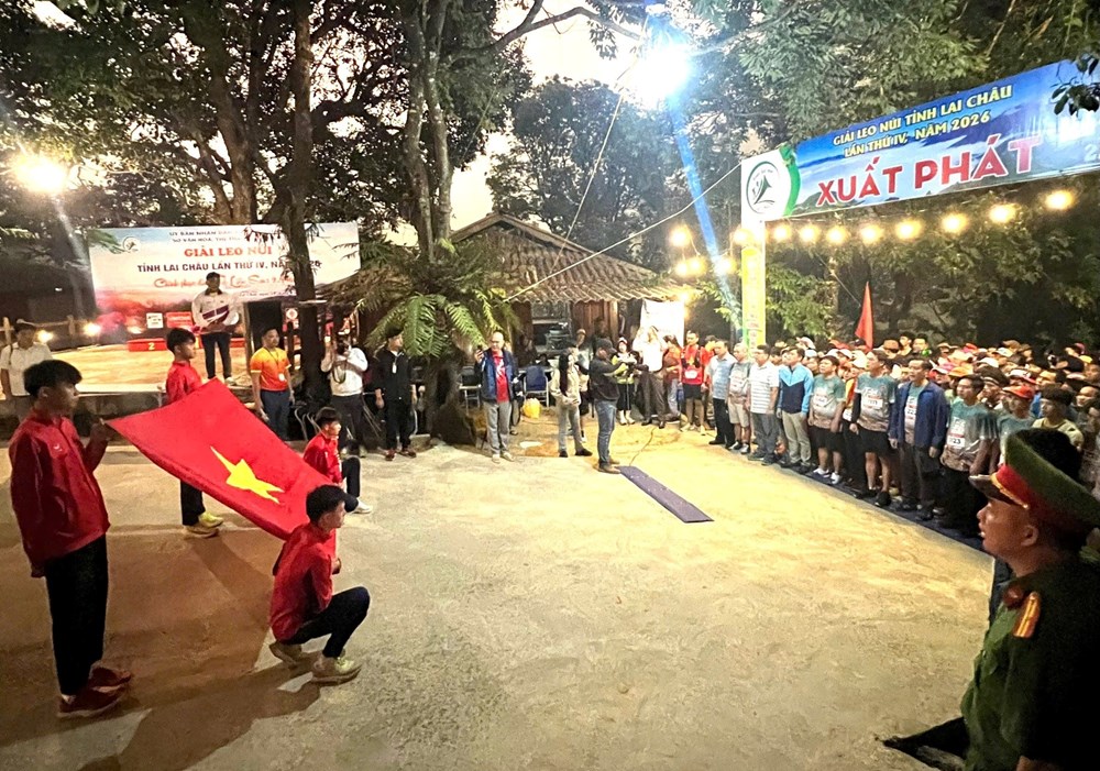 Hơn 300 VĐV tham gia chinh phục đỉnh Tả Liên Sơn cao 2.996m - ảnh 2