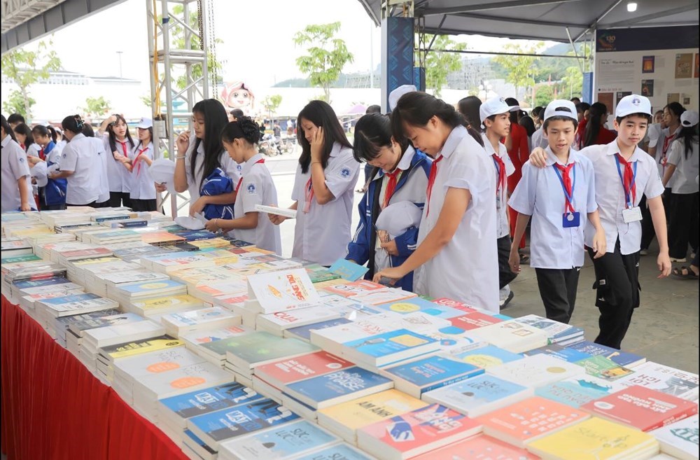 Nhiều hoạt động đặc sắc tại Ngày hội Sách và Khoa học Công nghệ tỉnh Sơn La - ảnh 1