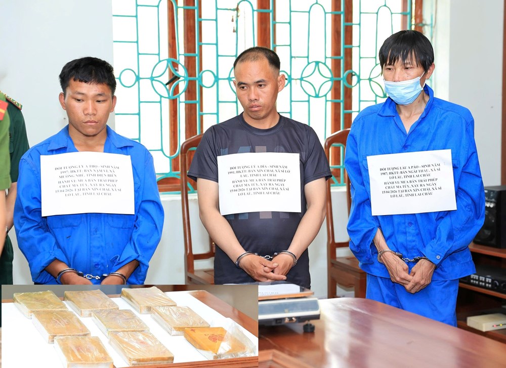 Khen thưởng vụ bắt giữ 3 đối tượng buôn bán ma túy, thu giữ 9 bánh heroin - ảnh 2