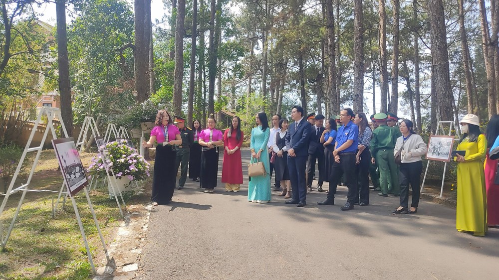 Triển lãm ảnh “Chiến thắng Điện Biên Phủ - Mốc vàng lịch sử” - ảnh 1