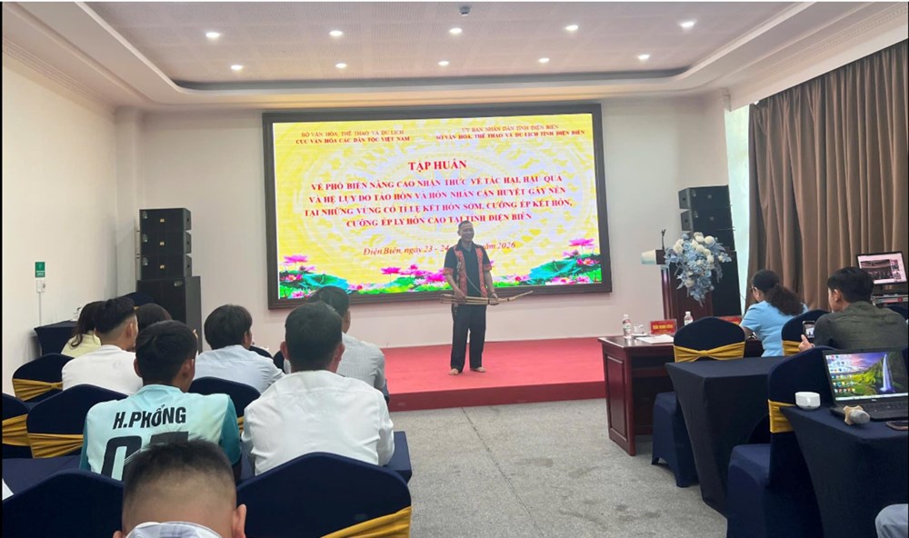 Tập huấn về tác hại của tảo hôn, hôn nhân cận huyết cho đồng bào DTTS - ảnh 3