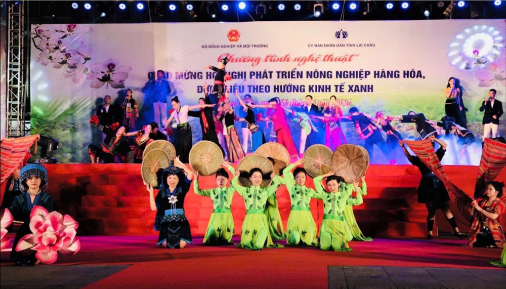 Rực rỡ đêm nghệ thuật “Lai Châu lung linh sắc màu” - ảnh 2