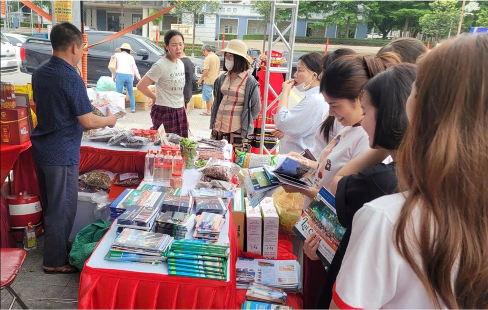 Lai Châu gây ấn tượng tại sự kiện “Sắc màu du lịch Đất Tổ” 2026 - ảnh 2