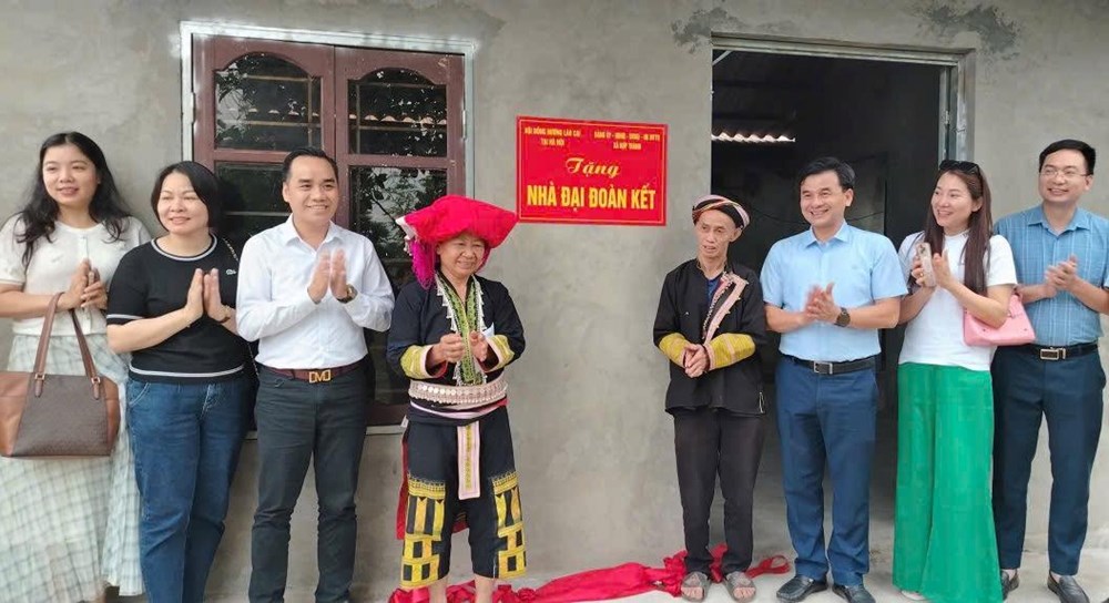 Bàn giao nhà “Đại đoàn kết” cho hộ nghèo xã vùng cao Hợp Thành - ảnh 1