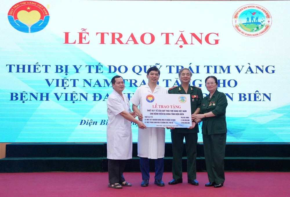Quỹ Trái tim vàng Việt Nam trao tặng thiết bị y tế trị giá hơn 7,6 tỉ đồng - ảnh 1