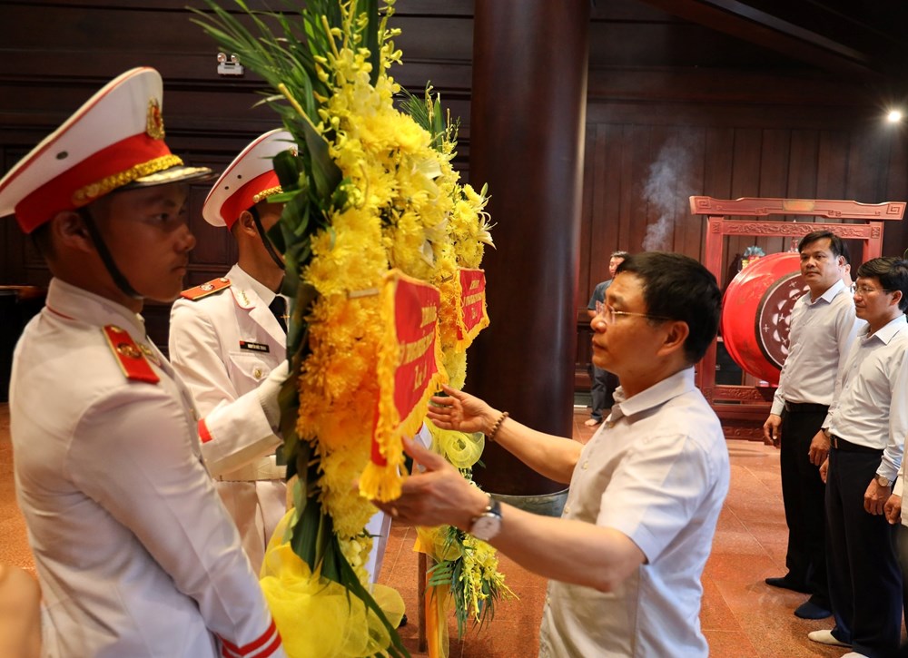 Phó Thủ tướng Nguyễn Văn Thắng dâng hương tri ân các Anh hùng liệt sĩ tại Điện Biên - ảnh 3