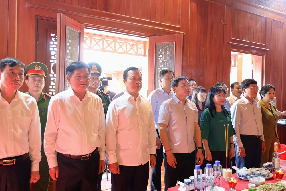 Phó Thủ tướng Nguyễn Văn Thắng dâng hương tri ân các Anh hùng liệt sĩ tại Điện Biên - ảnh 2