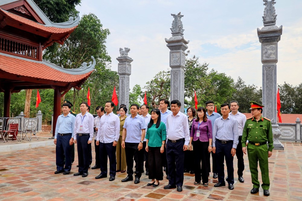 Phó Thủ tướng Nguyễn Văn Thắng dâng hương tri ân các Anh hùng liệt sĩ tại Điện Biên - ảnh 1