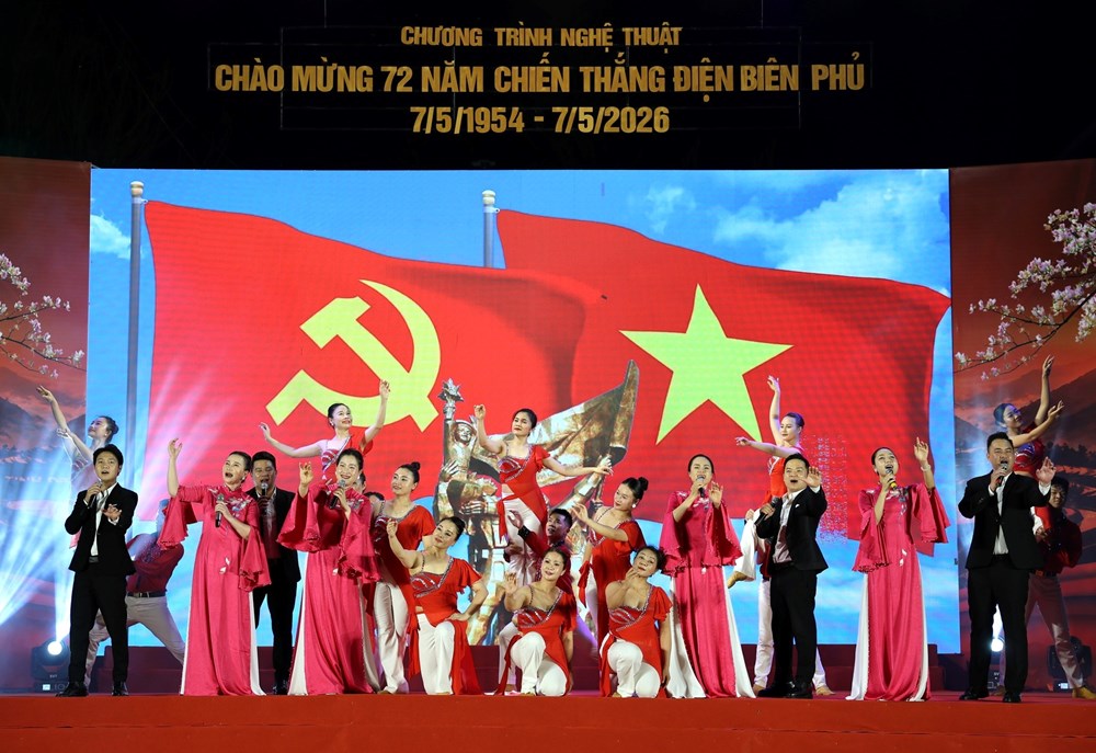 Sâu lắng, tự hào đêm nghệ thuật “Điện Biên - Bản hùng ca chiến thắng” - ảnh 1