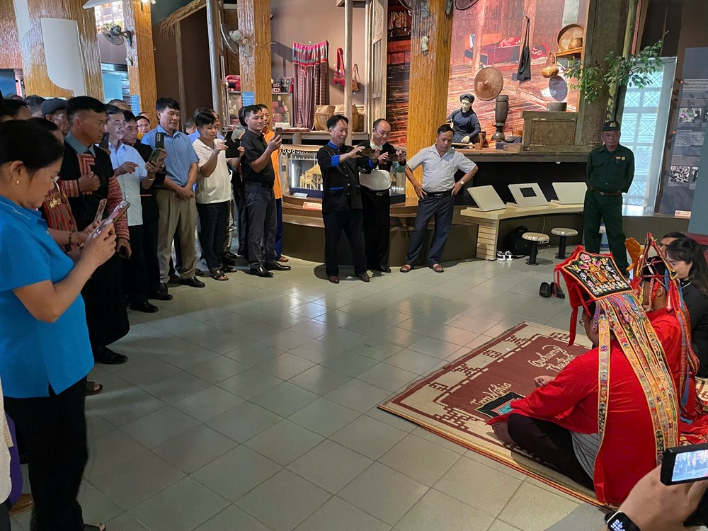 Tôn vinh vai trò nòng cốt của già làng, trưởng bản, người có uy tín - ảnh 2