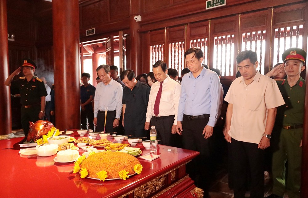 Dâng hương kỉ niệm 136 năm Ngày sinh Chủ tịch Hồ Chí Minh  - ảnh 2