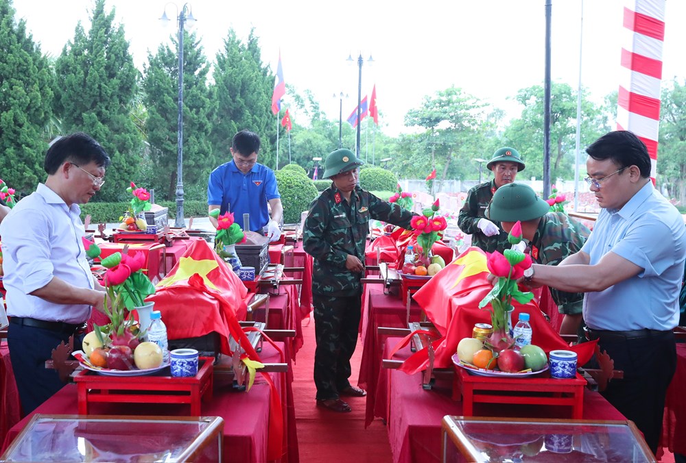 Nghệ An tổ chức lễ truy điệu và an táng hài cốt liệt sĩ hi sinh tại Lào - ảnh 1