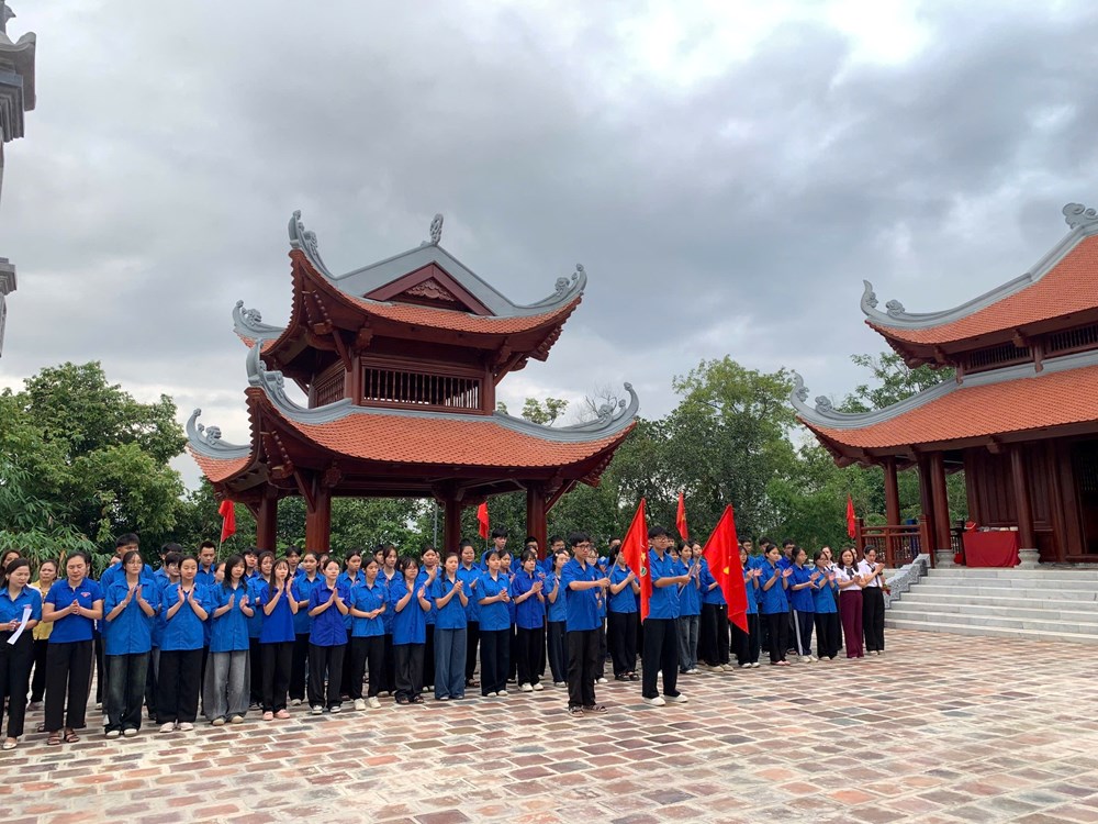 Dâng hương kỉ niệm 136 năm Ngày sinh Chủ tịch Hồ Chí Minh  - ảnh 5