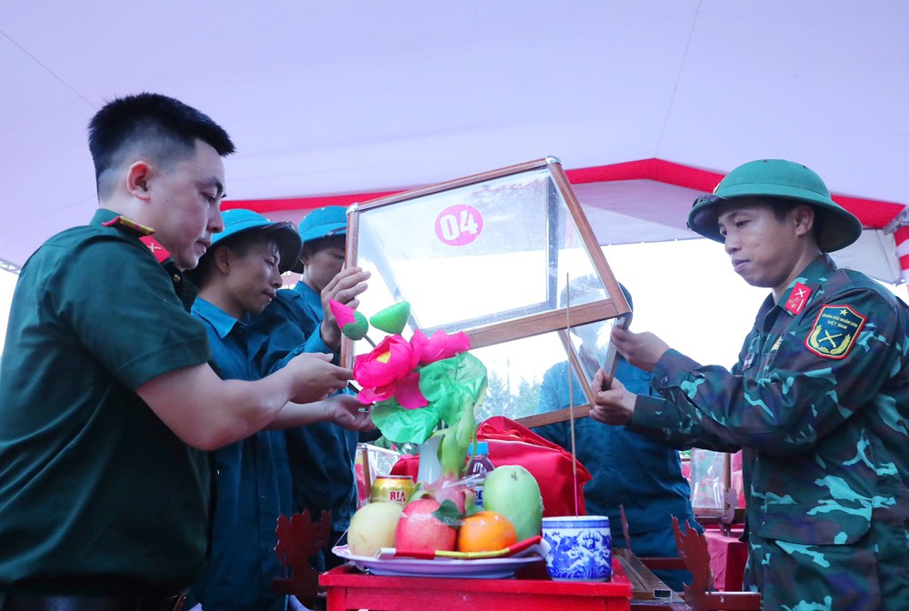 Nghệ An tổ chức lễ truy điệu và an táng hài cốt liệt sĩ hi sinh tại Lào - ảnh 17