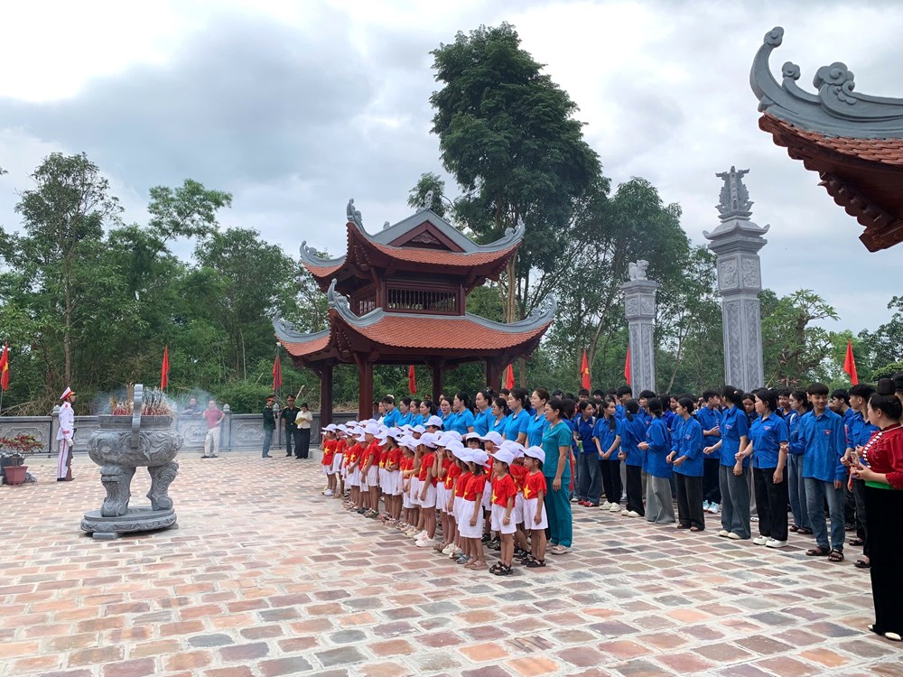 Dâng hương kỉ niệm 136 năm Ngày sinh Chủ tịch Hồ Chí Minh  - ảnh 6