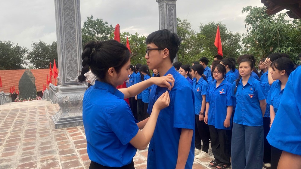 Dâng hương kỉ niệm 136 năm Ngày sinh Chủ tịch Hồ Chí Minh  - ảnh 7