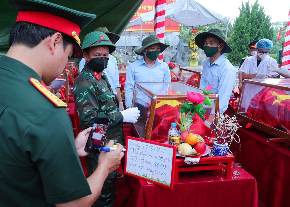 Triển khai lấy mẫu đối với 80 hài cốt liệt sĩ hi sinh trên đất bạn Lào - ảnh 14
