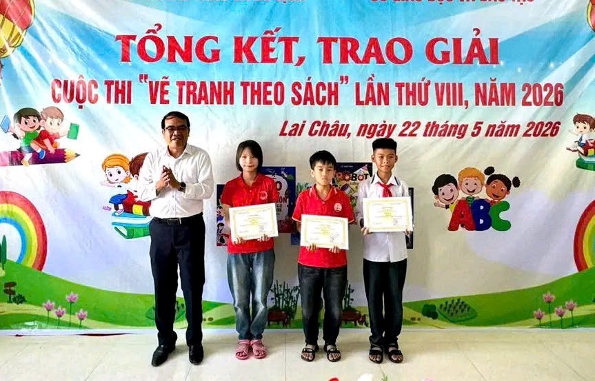 Lan tỏa tình yêu sách đến học sinh Lai Châu qua sắc màu hội họa - ảnh 1