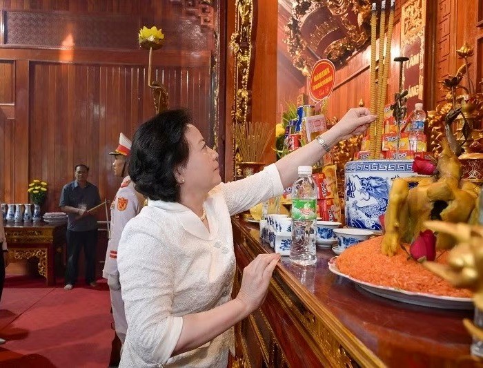 Phó Thủ tướng Phạm Thị Thanh Trà dâng hương tưởng niệm Đại tướng Võ Nguyên Giáp - ảnh 1
