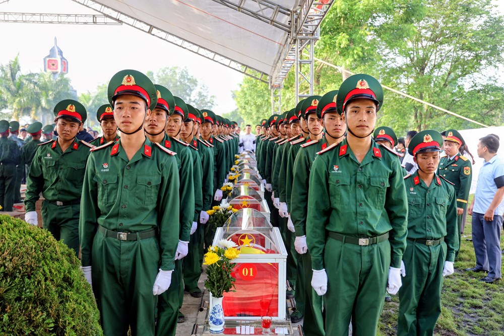 Phó Thủ tướng Phạm Thị Thanh Trà dự lễ truy điệu, an táng hài cốt 9 liệt sĩ tại Điện Biên - ảnh 1