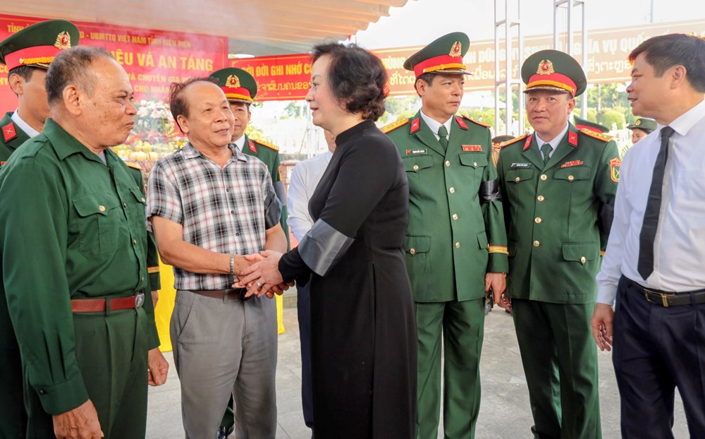 Phó Thủ tướng Phạm Thị Thanh Trà dự lễ truy điệu, an táng hài cốt 9 liệt sĩ tại Điện Biên - ảnh 5