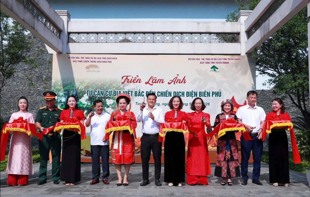 Khai mạc triển lãm ảnh “Từ căn cứ địa Việt Bắc đến Chiến dịch Điện Biên Phủ” - ảnh 1