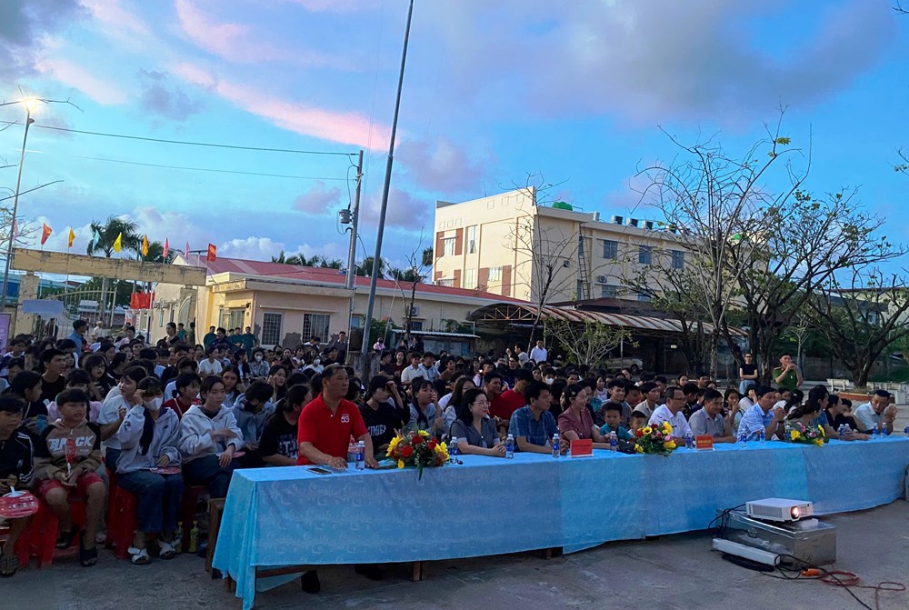 Khán giả An Giang xúc động khi xem phim “Địa đạo - Mặt trời trong bóng tối” - ảnh 1