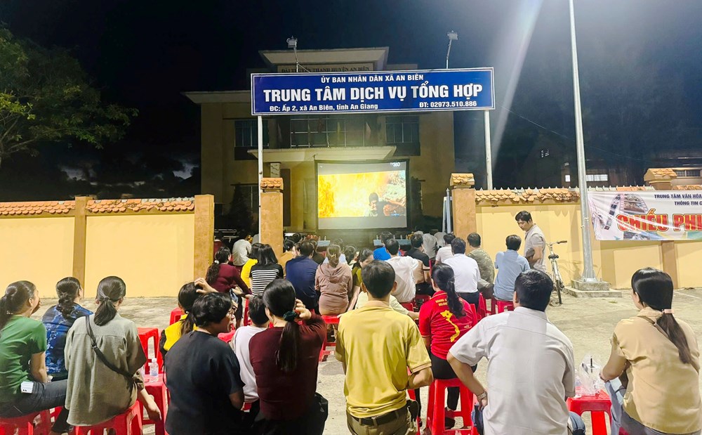 Khán giả An Giang xúc động khi xem phim “Địa đạo - Mặt trời trong bóng tối” - ảnh 3