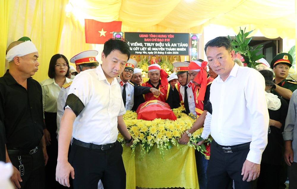 Trang trọng tổ chức Lễ truy điệu và an táng hài cốt liệt sĩ Nguyễn Thành Nhiên - ảnh 4