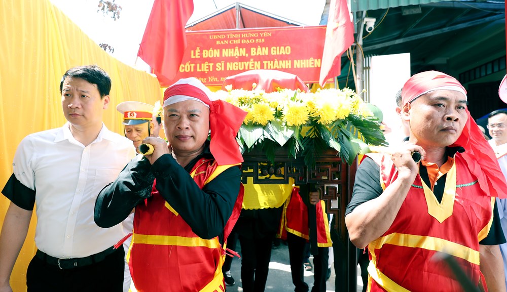 Trang trọng tổ chức Lễ truy điệu và an táng hài cốt liệt sĩ Nguyễn Thành Nhiên - ảnh 6