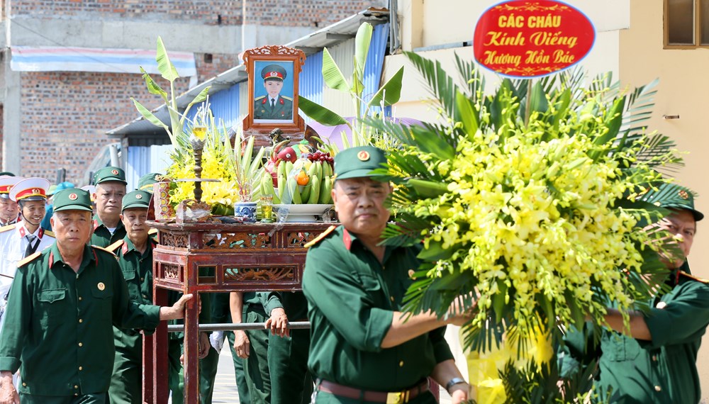 Trang trọng tổ chức Lễ truy điệu và an táng hài cốt liệt sĩ Nguyễn Thành Nhiên - ảnh 8