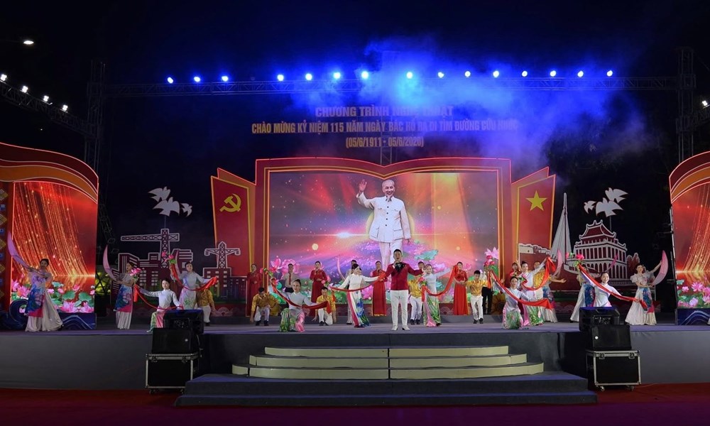 Đặc sắc chương trình nghệ thuật “Người đi tìm hình của nước” - ảnh 7