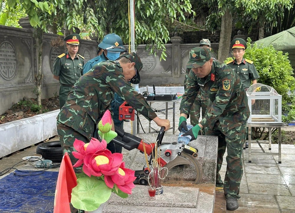 Lấy mẫu, số hóa thông tin hài cốt liệt sĩ tại Nghĩa trang Liệt sĩ xã Tuần Giáo - ảnh 2