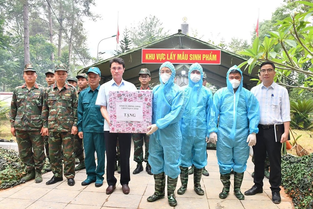 Lai Châu lấy mẫu, số hóa thông tin hài cốt liệt sĩ tại Nghĩa trang Liệt sĩ xã Than Uyên - ảnh 3