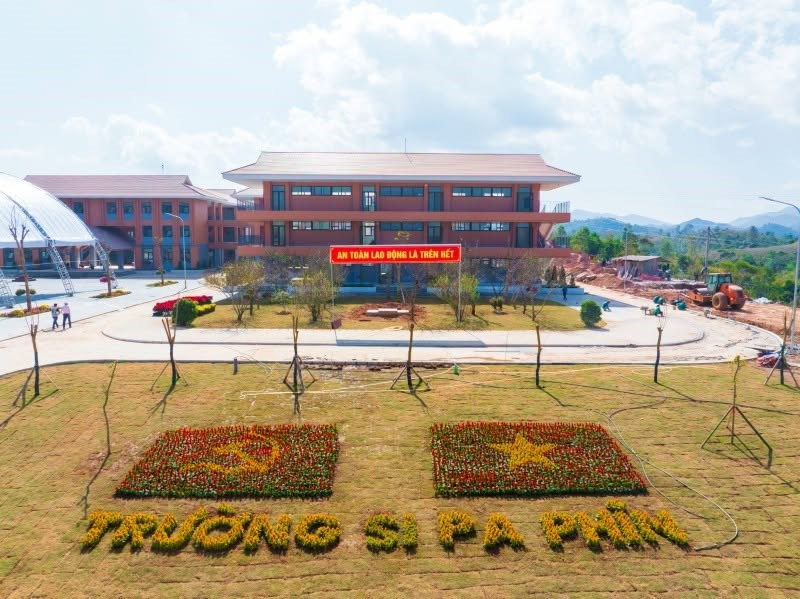  Điện Biên đẩy nhanh tiến độ xây dựng các trường nội trú liên cấp vùng biên giới  - ảnh 2
