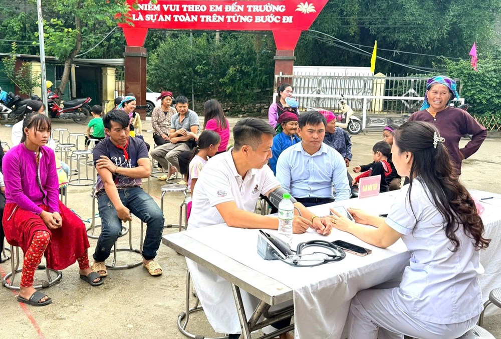 Xã biên giới Lũng Cú triển khai chương trình chăm sóc sức khỏe cho người dân - ảnh 1