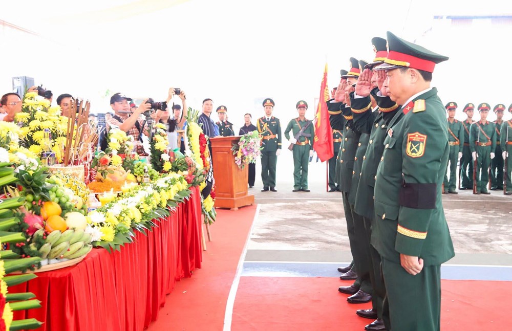 Lào Cai tổ chức truy điệu và an táng 9 hài cốt liệt sĩ tại xã Bát Xát - ảnh 3